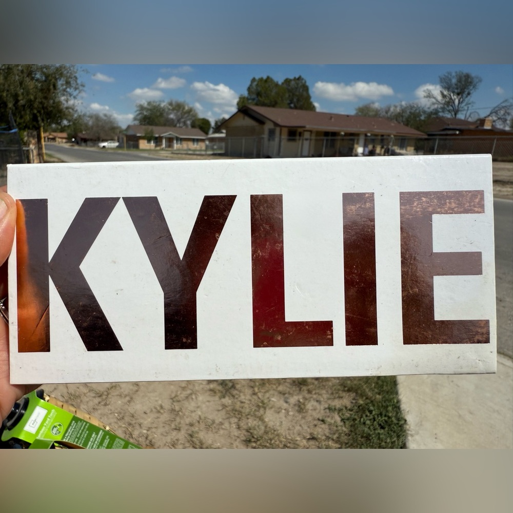 Kylie Cosmetics Eyeshadow Palette - Metallic Brown
